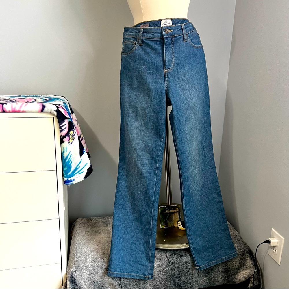 St. John's Bay 10S Petite Straight Leg 5 Pocket Blue Jeans